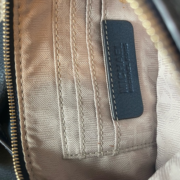 Michael Kors two totes in one reversible open tote with matching wristlet - Picture 9 of 13